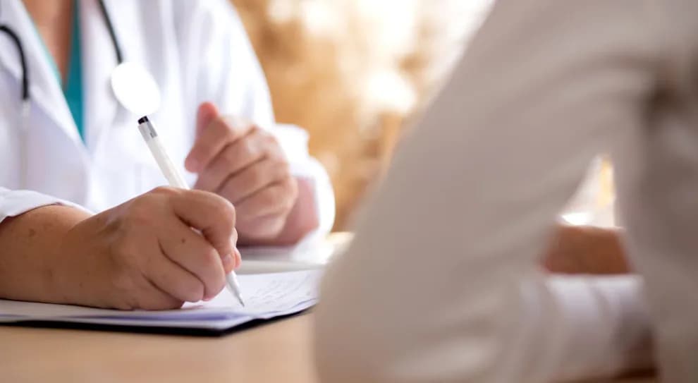 Ubezpieczenie po studiach: jak uniknąć przerwy w ochronie zdrowia