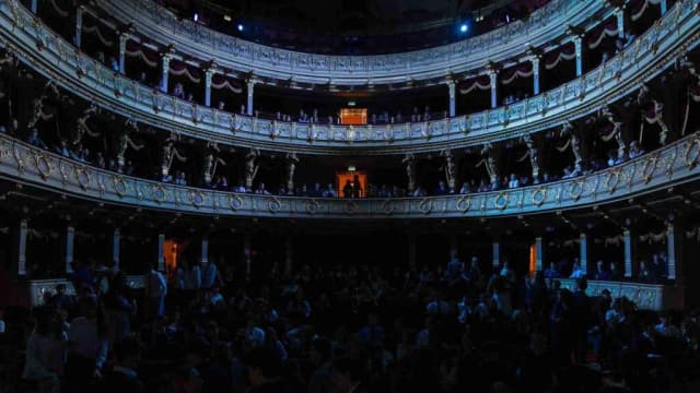 Jakie programy edukacyjne proponuje teatr operowy dla dzieci i dorosłych?